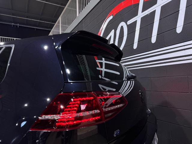 VOLKSWAGEN Golf R RISERVATA