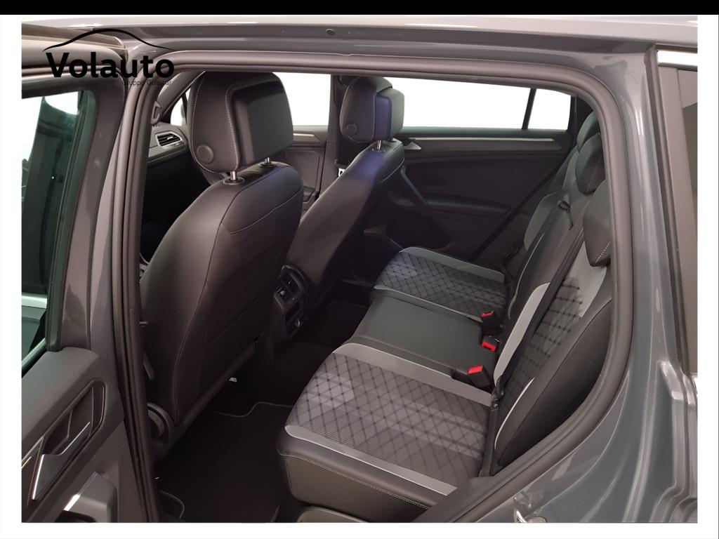 VOLKSWAGEN Tiguan II 2021 - Tiguan 2.0 tdi R-Line 150cv dsg