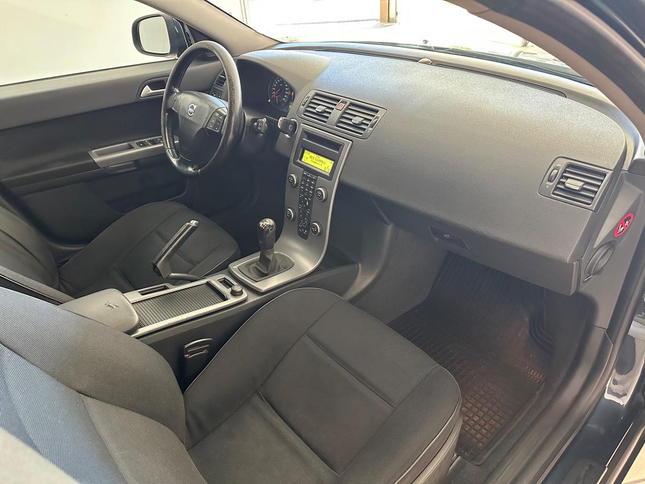 Volvo V50 D2 R-design