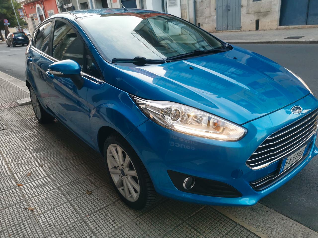 Ford Fiesta 1.4 5p. Bz.- GPL Titanium navi led full