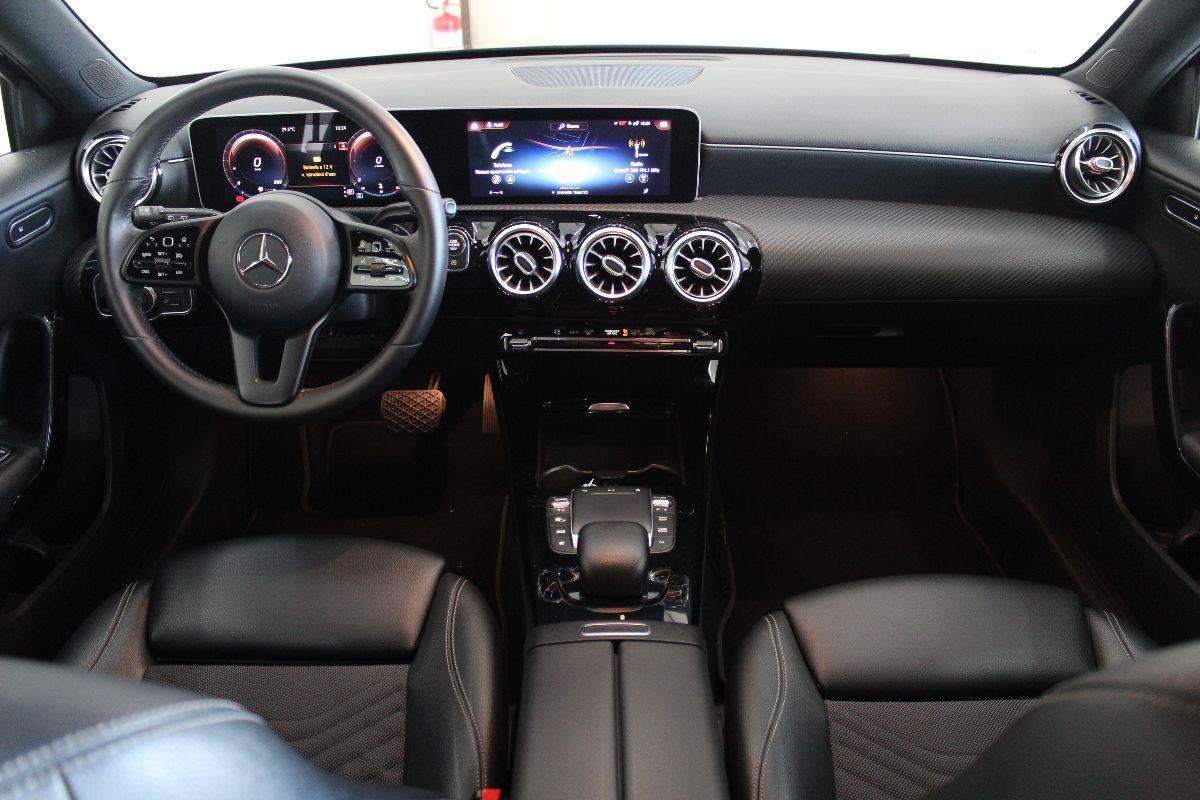 MERCEDES - Classe A - A 180 d Automatic Business Extra ( Schermi 10 pollici + Kit Luci + Cerchi Bruniti )