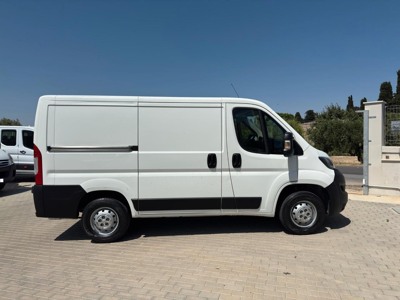 Peugeot Boxer 330 2.0 BLUEHDI 130 cv AUTOCARRO