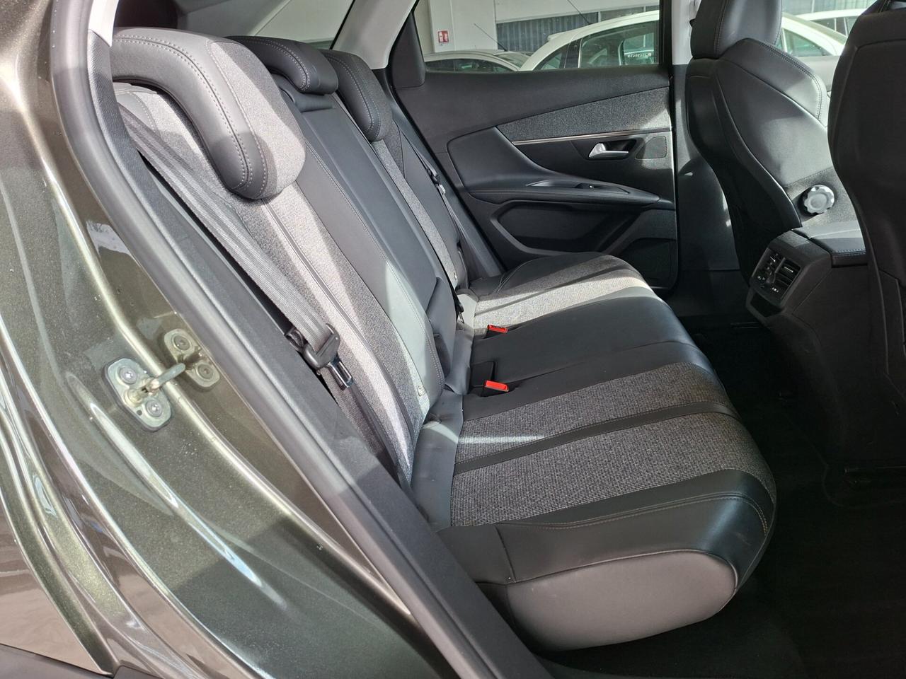 Peugeot 3008 1.2 Allure DA NEOPATENTATI