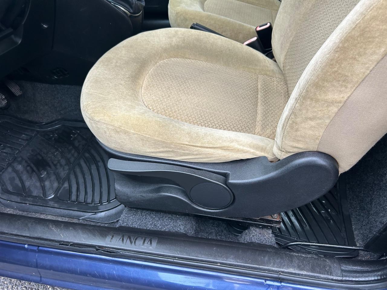 Lancia Ypsilon 1.2 Argento