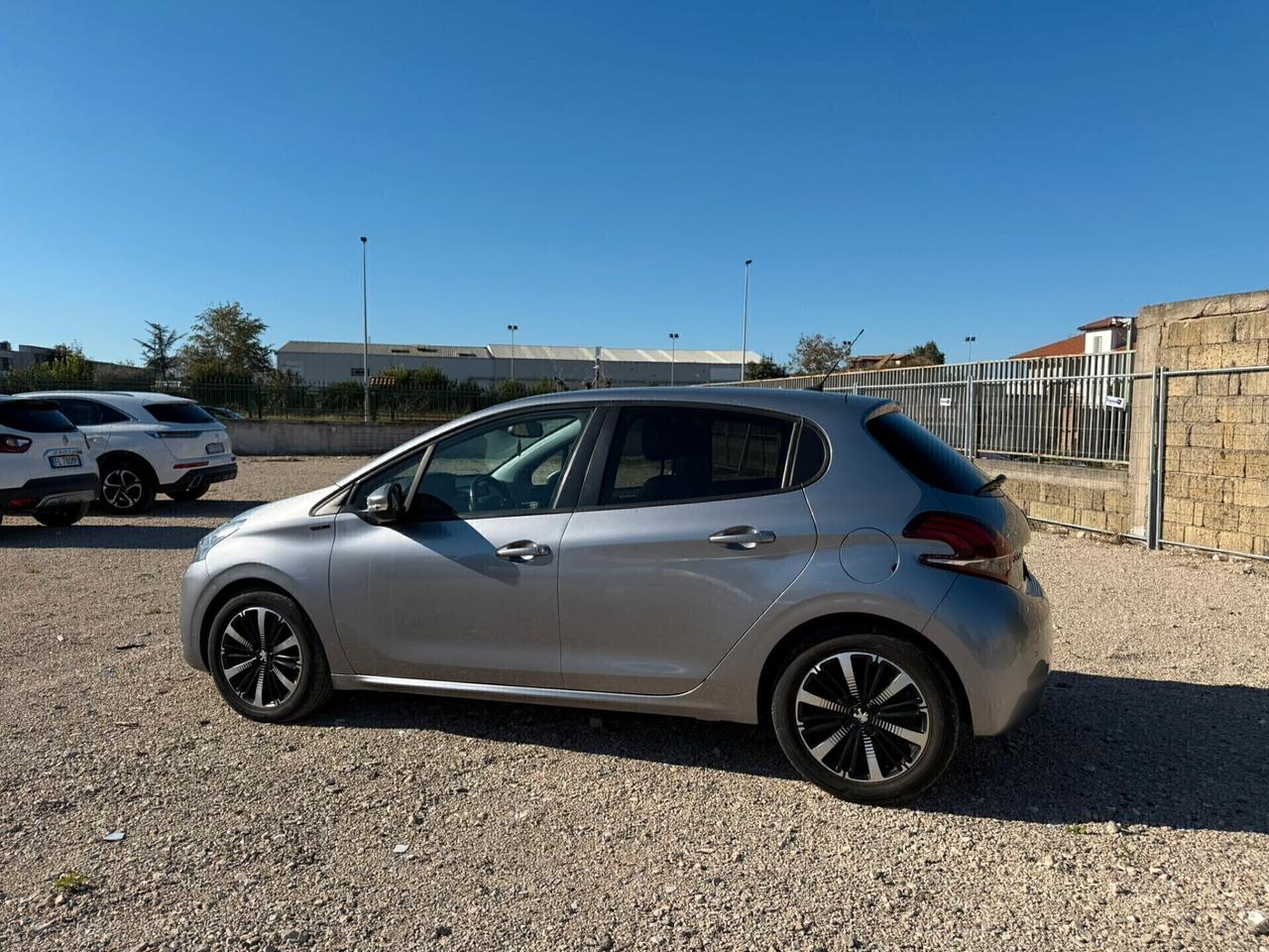 Peugeot 208 PureTech 82 Stop&Start 5 porte Signature