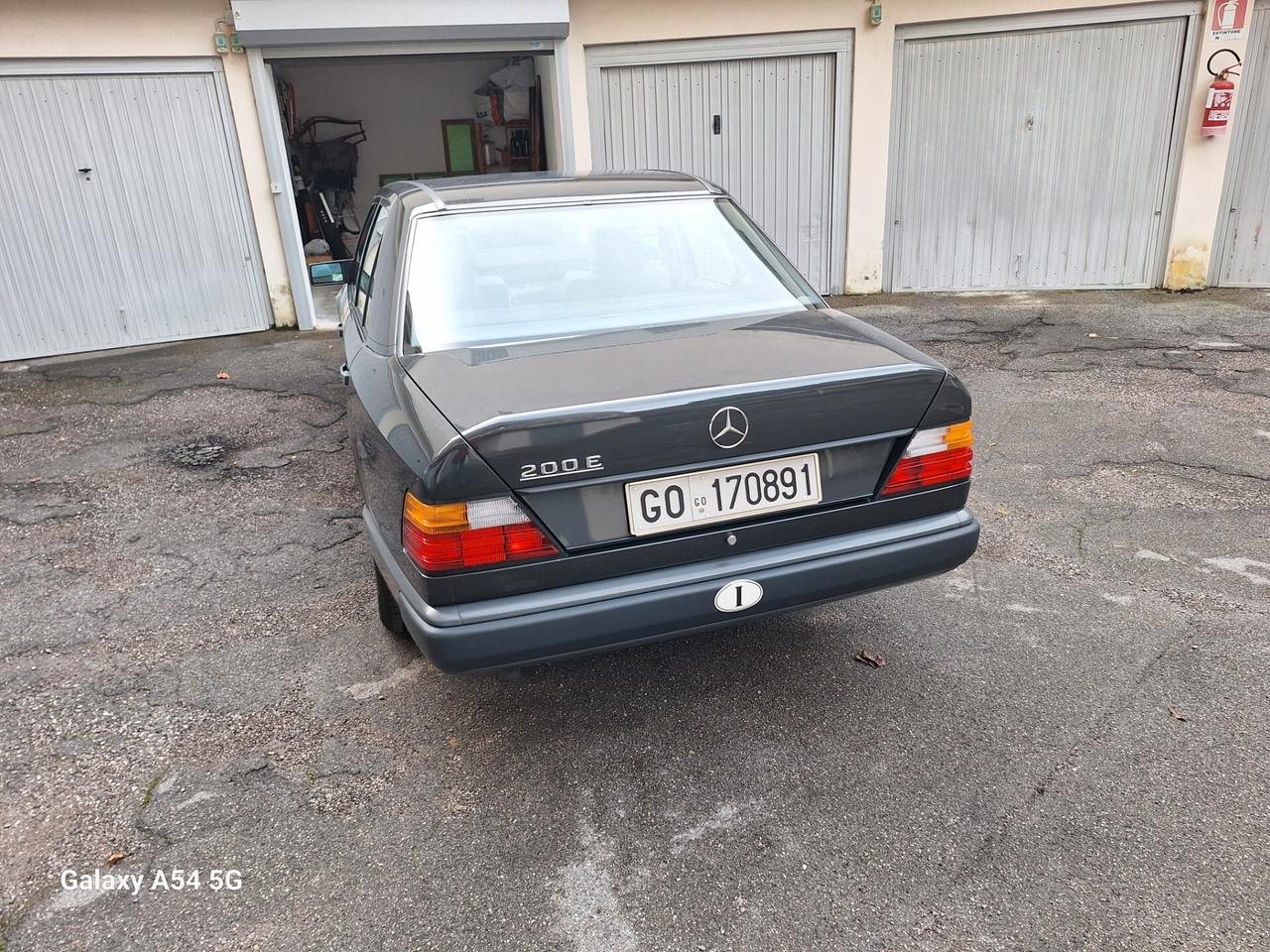 Mercedes-benz 200 E