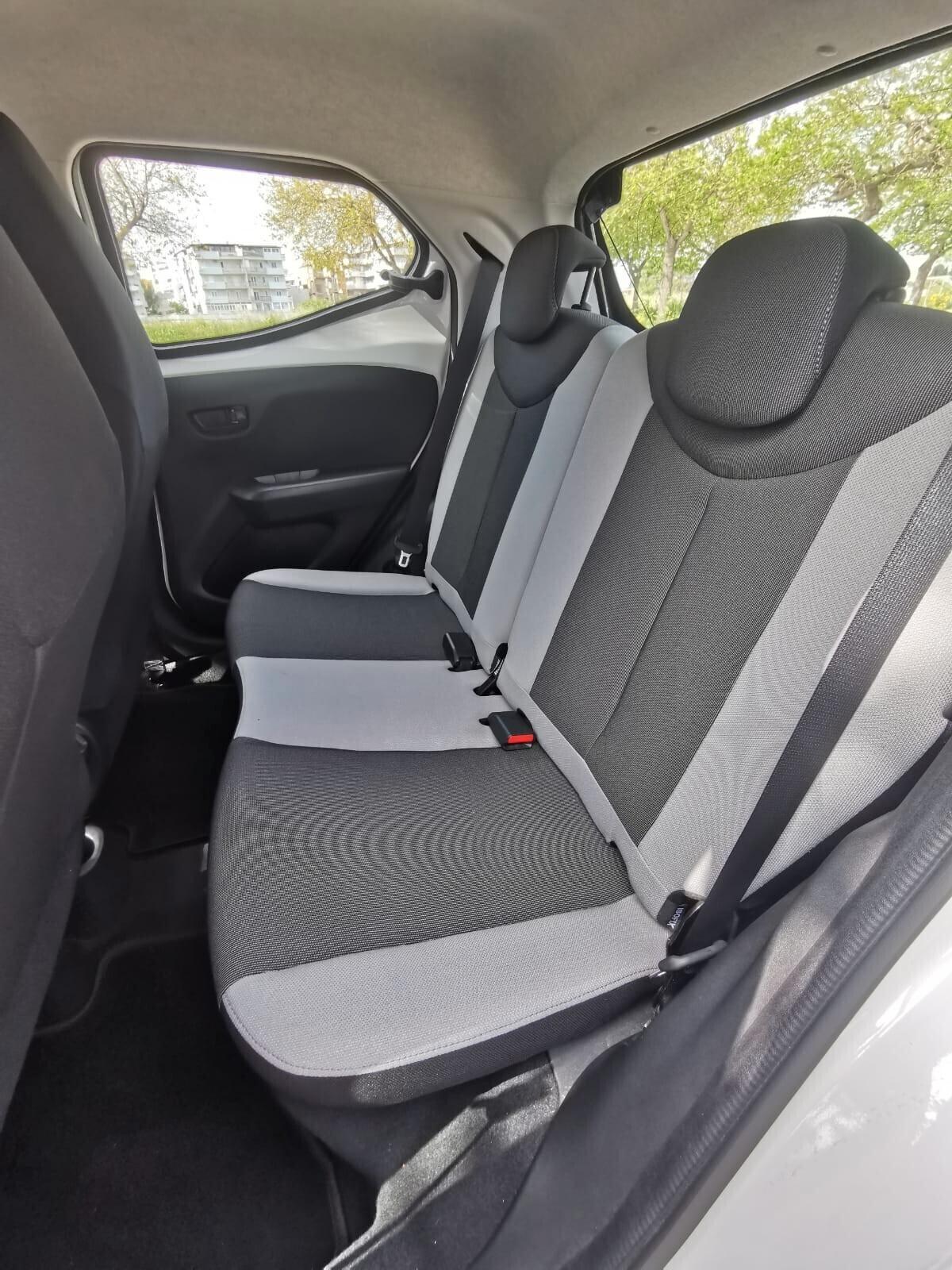 Toyota Aygo 1.0 VVT-i 69 CV 5 porte x-play MMT 2015