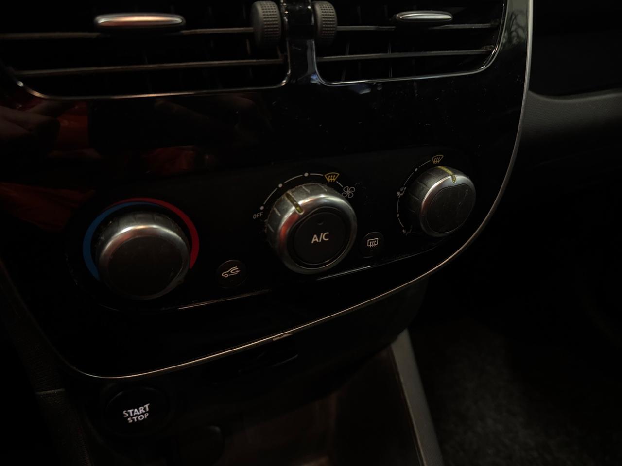 Renault Clio 1.2 75CV METANO 5 porte black look