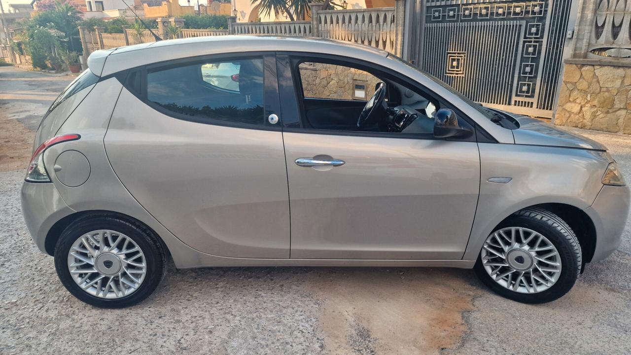 Lancia Ypsilon 1.2 69 CV 5 porte GPL Ecochic Gold