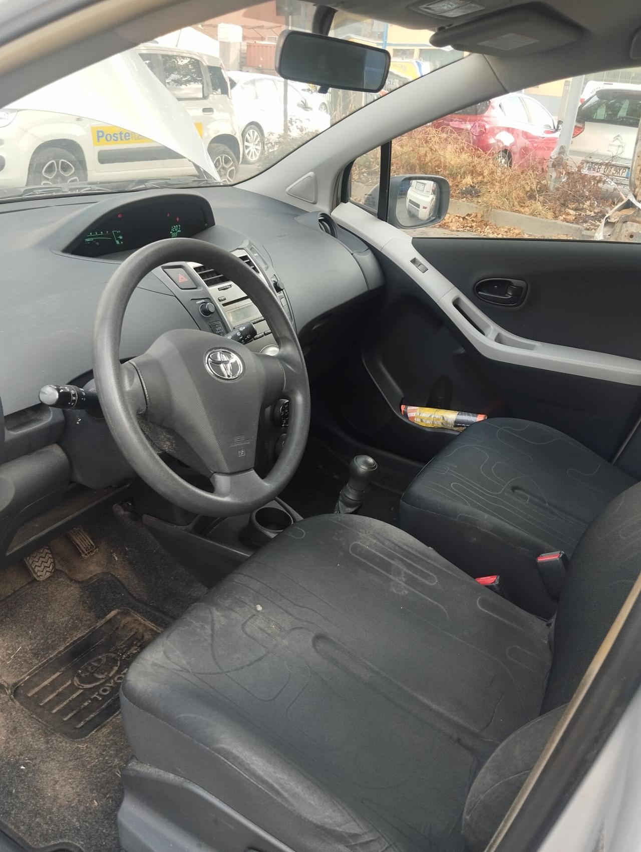 Toyota Yaris 1.0 5 porte Sol