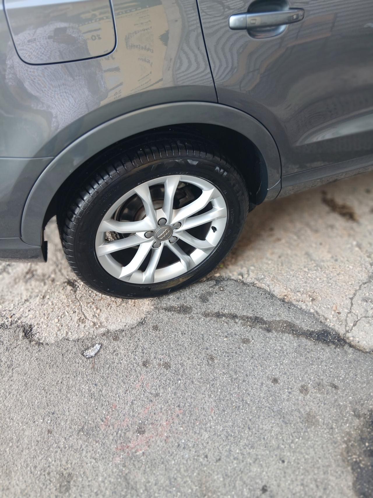 Audi Q3 35 TDI S tronic Business