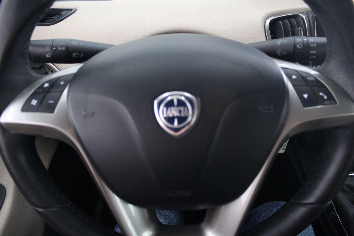 LANCIA - Ypsilon - 0.9 T.Air 85 CV 5 porte Metano Ecochic Gold