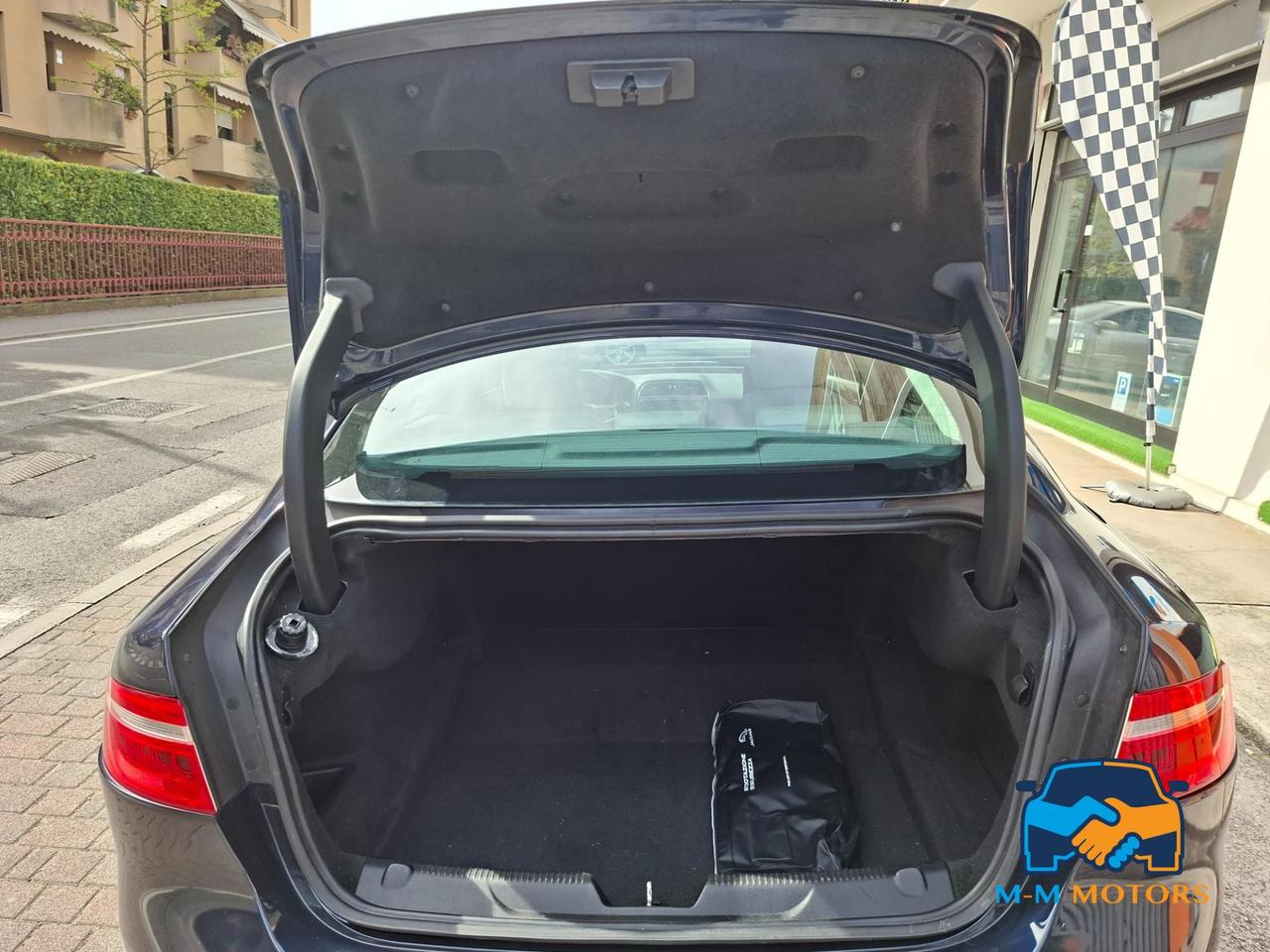 Jaguar XE Berlina XE 2.0d i4 Prestige Business edition 180cv auto my18