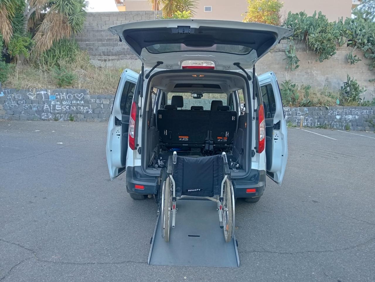 Ford Transit Connect Pianale ribassato con rampa disabili carrozzina
