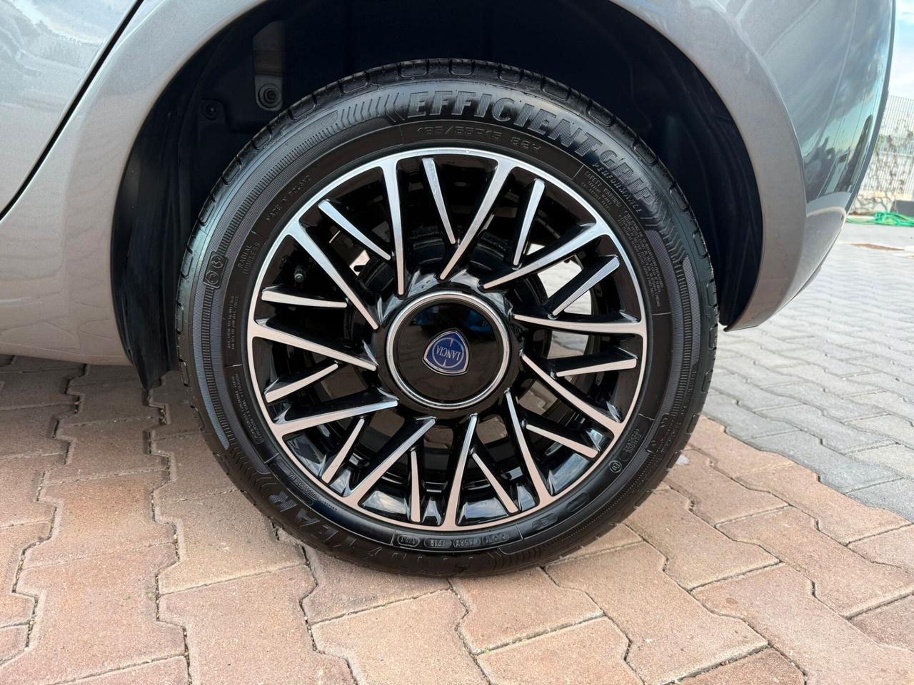 Lancia Ypsilon 1.0 FireFly 5 porte S&S Hybrid Platino