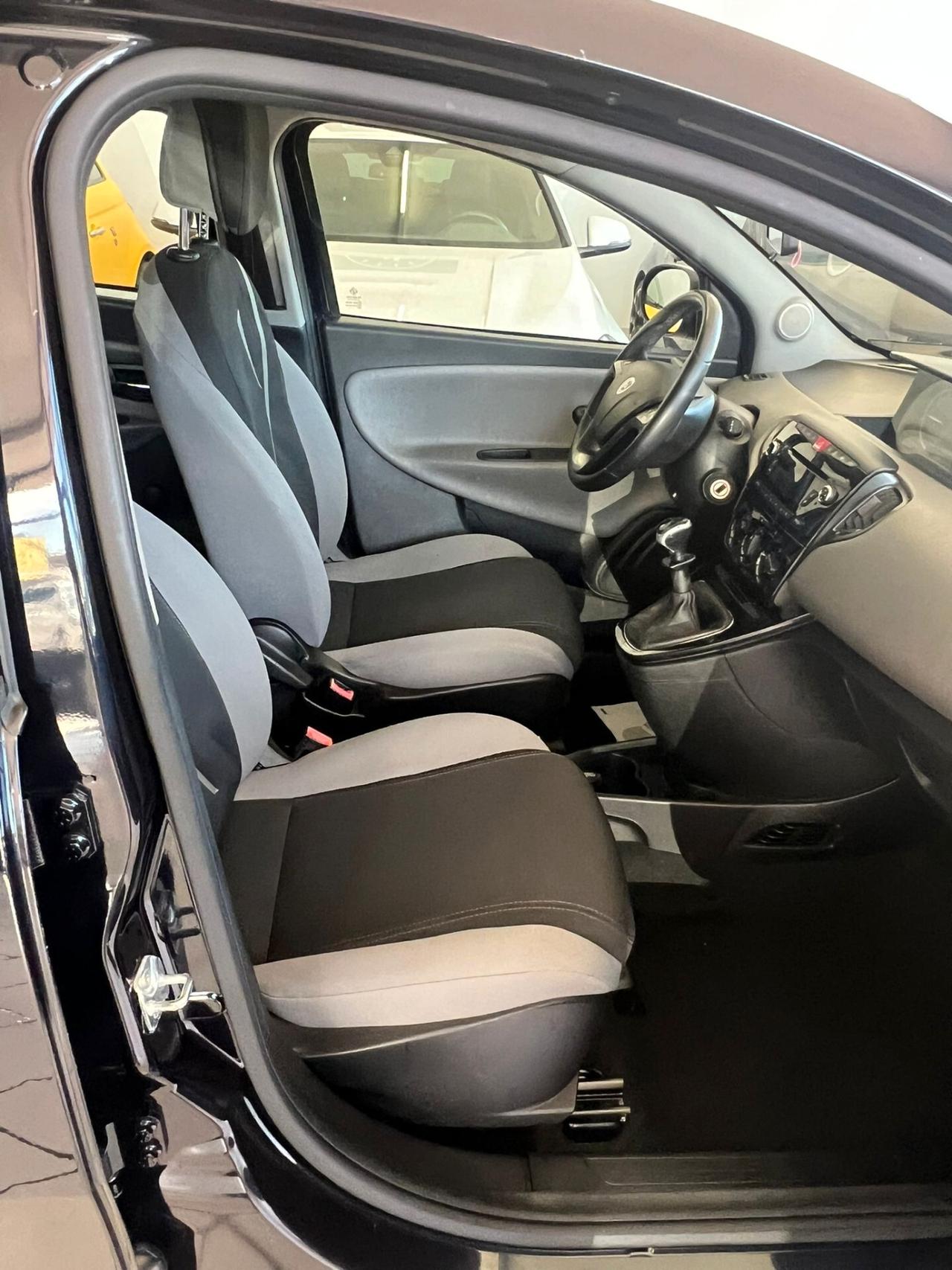Lancia Ypsilon 1.2 69 CV 5 porte S&S Platinum