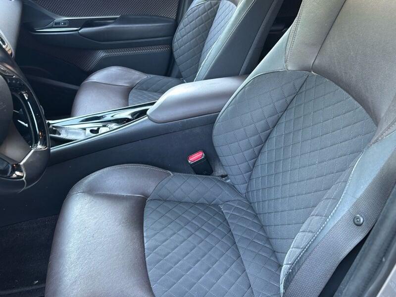 Toyota C-HR 1.8 L Petrol Hybrid Lounge