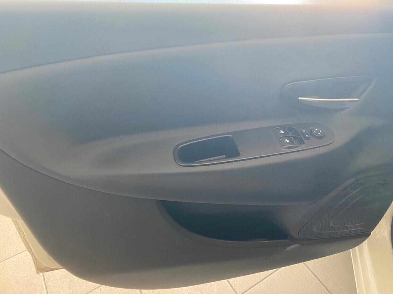 Lancia Ypsilon 0.9 TwinAir 5 porte Metano Ecochic Black and Noir