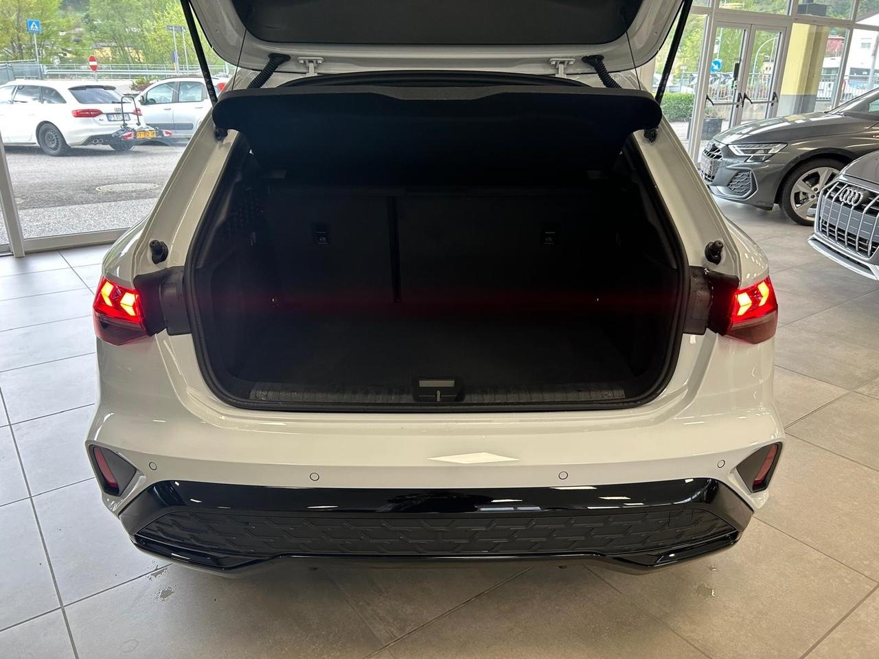 Audi A3 35 TFSI 110 kW S-tronic S-line edition