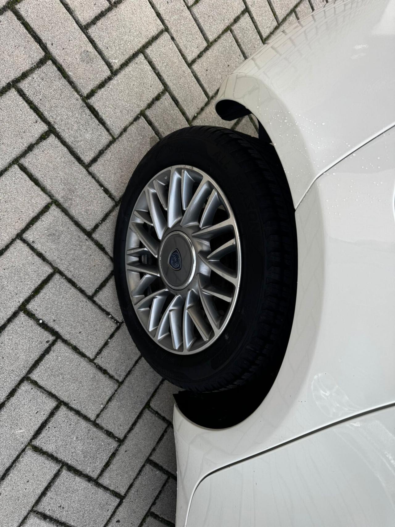 Lancia Ypsilon 1.2 69 CV 5 porte GPL Ecochic Gold