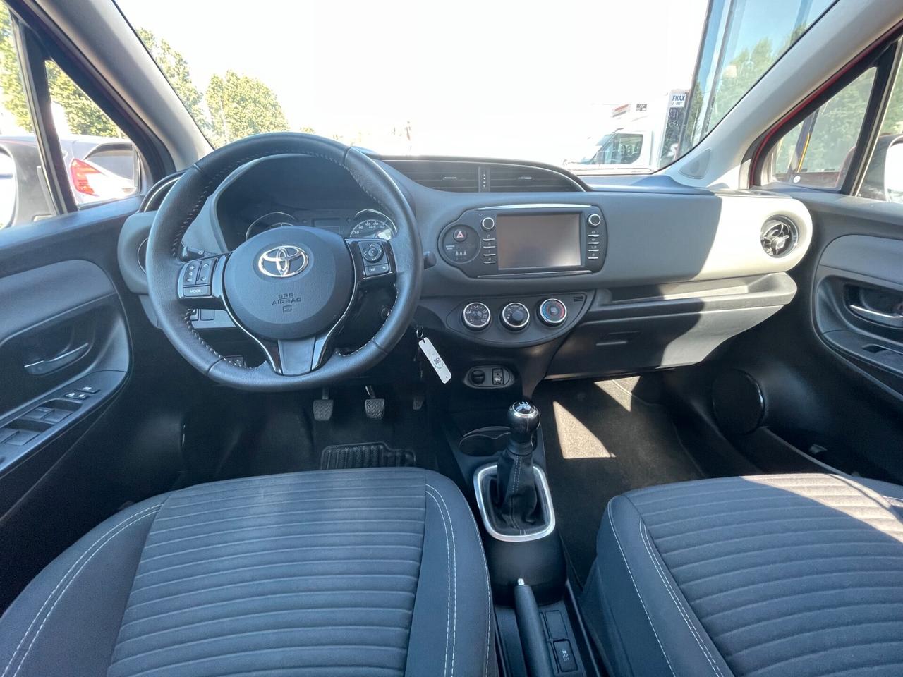 Toyota Yaris 1.0 72 CV 5 porte Lounge X NEOPATENTATI