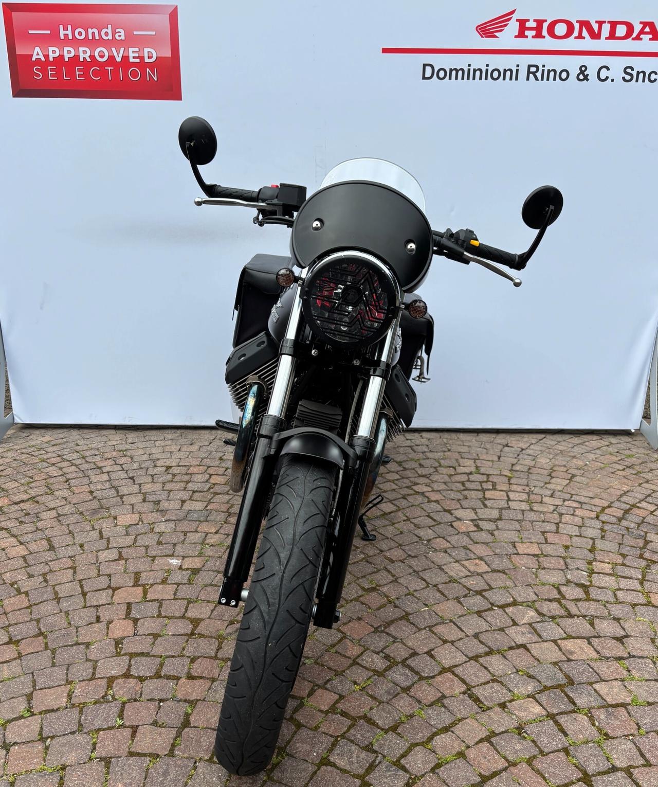Moto Guzzi V7 Stone