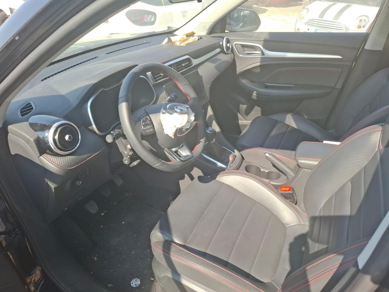 MG ZS VTI TECH SINISTRATA 2024 9000 KM