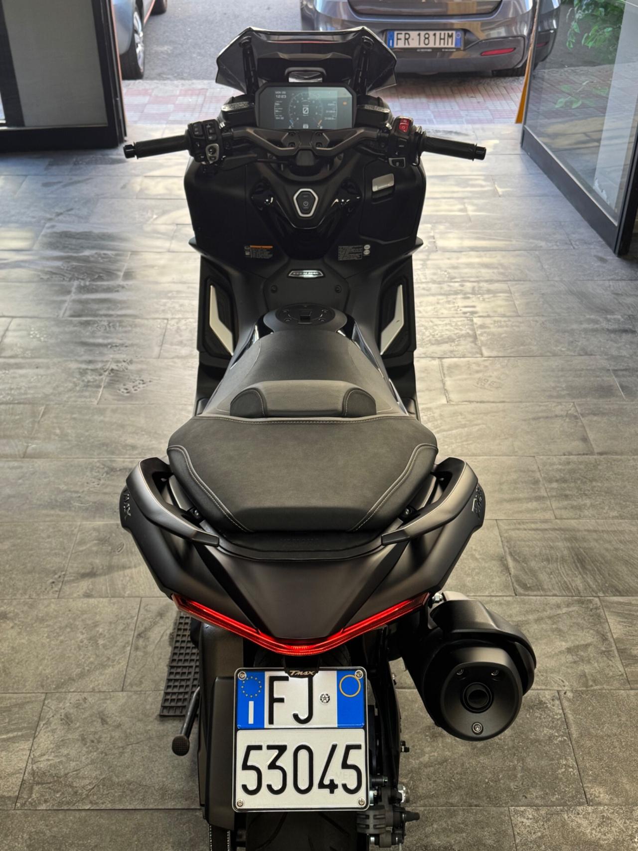 Yamaha TMAX 560 DARK MAGMA TECH MAX