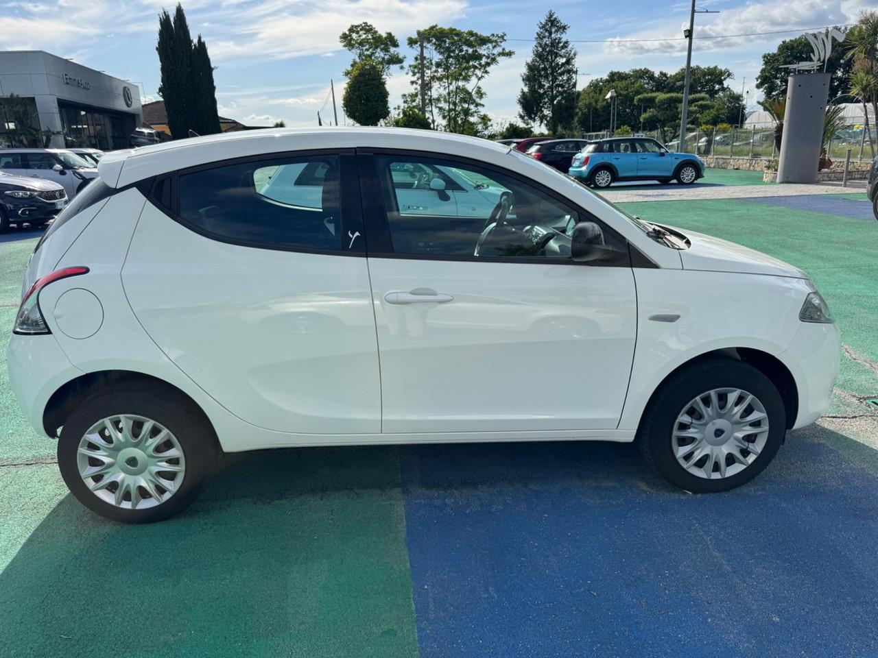 Lancia Ypsilon 0.9 TwinAir 85 CV 5 porte Metano Ecochic Gold
