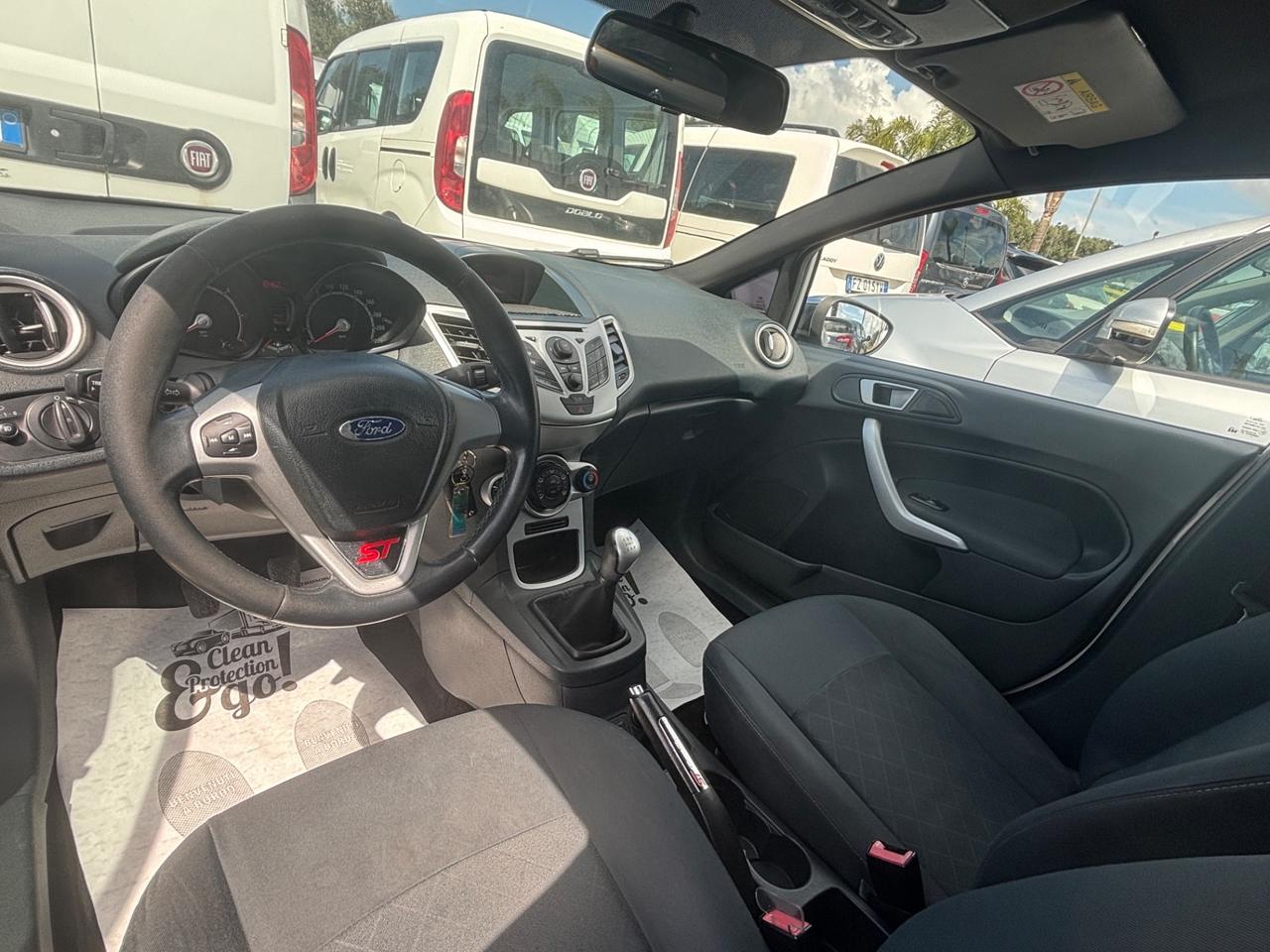 Ford Fiesta Ikon 1.4 TDCi 70CV 5 porte