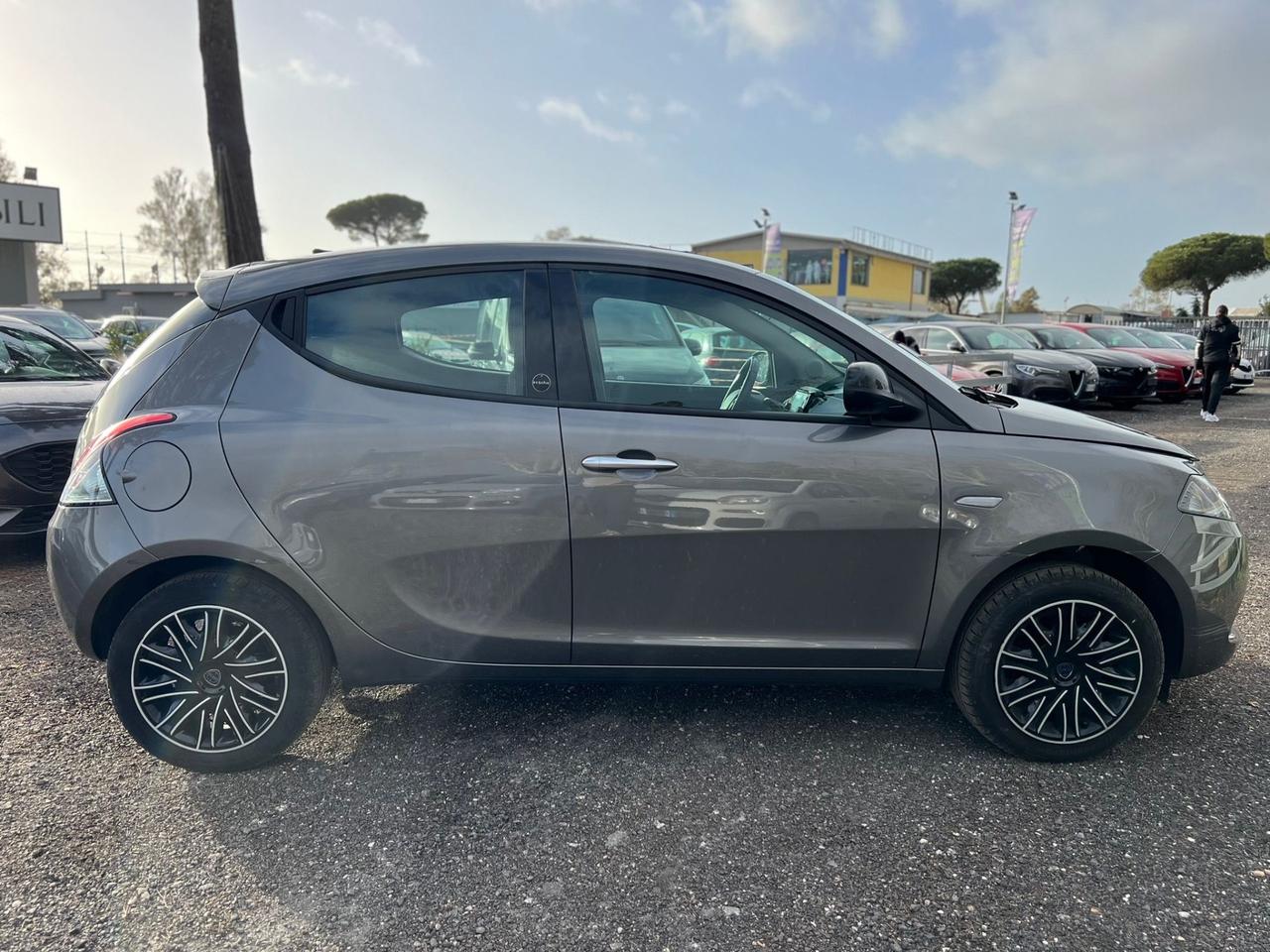 Lancia Ypsilon 1.0 FireFly Hybryd Gold