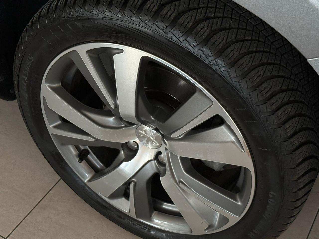 Peugeot 2008 1.6 VTi 120CV Allure