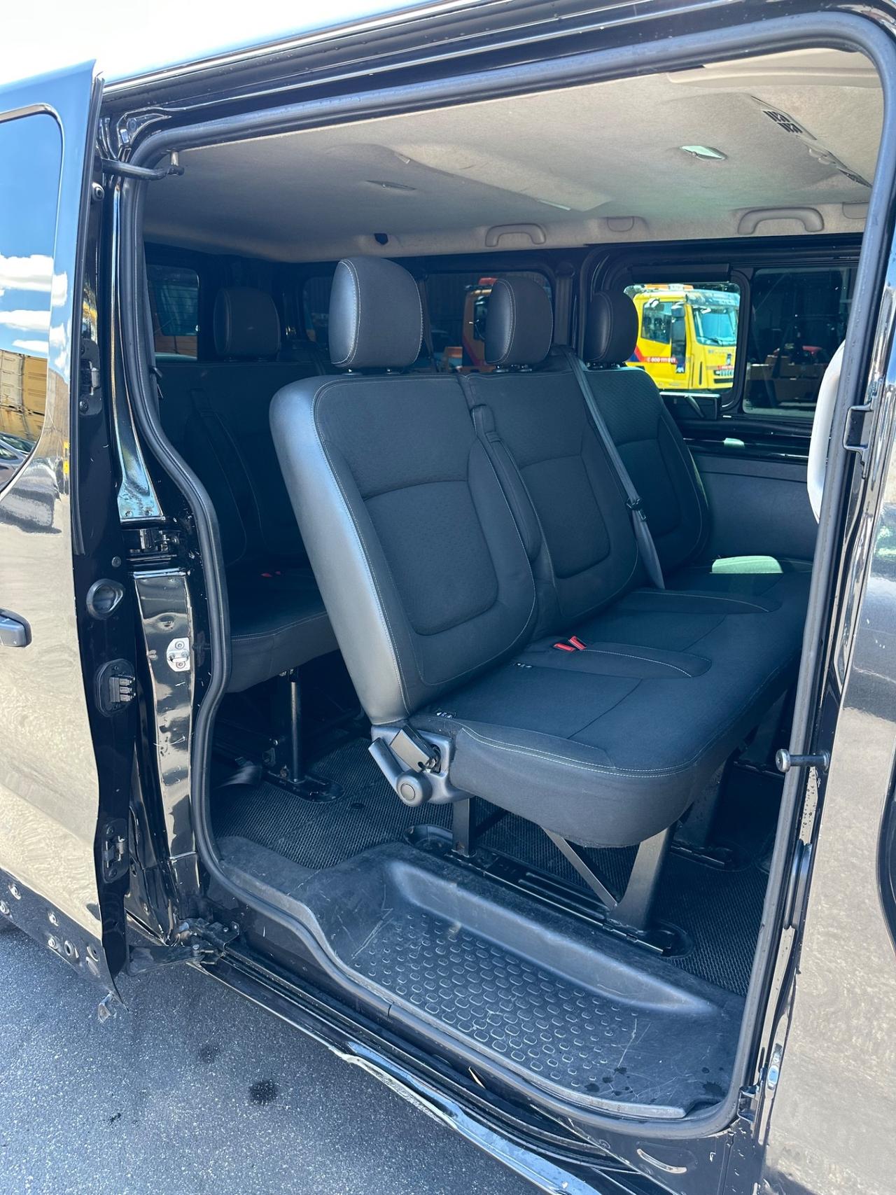 Opel Vivaro 9 posti Passo lungo