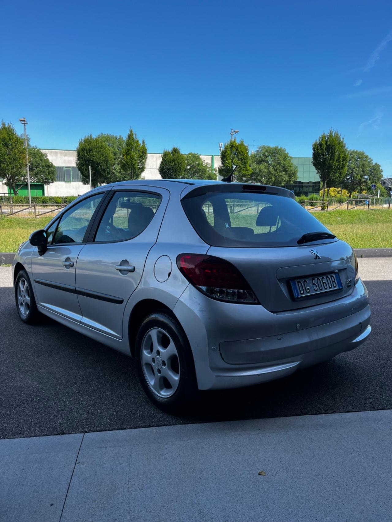 Peugeot 207 1.4 HDi 70CV Neopatentati