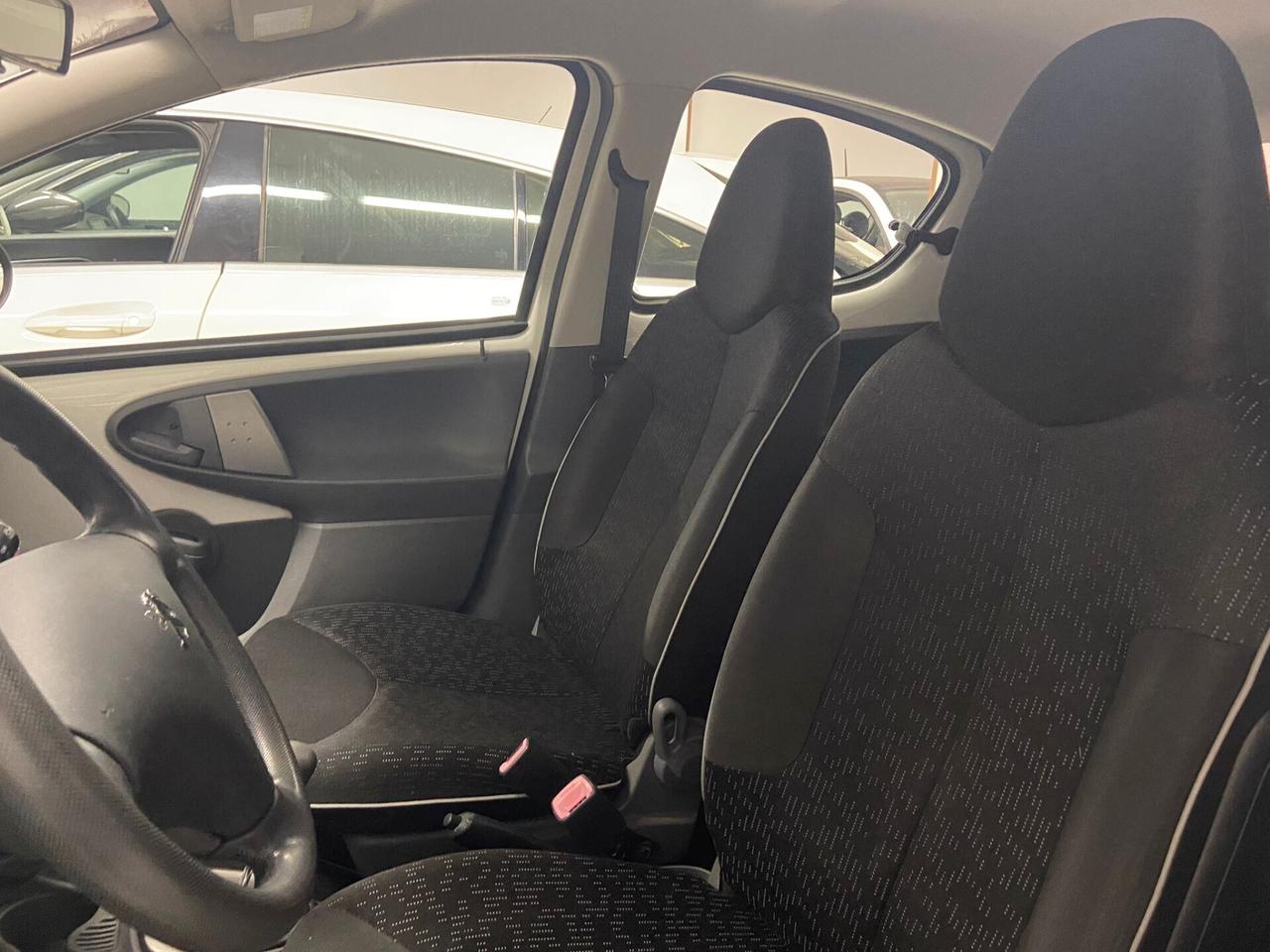 Peugeot 107 1.0 68CV 5p. Sweet Years 2Tronic