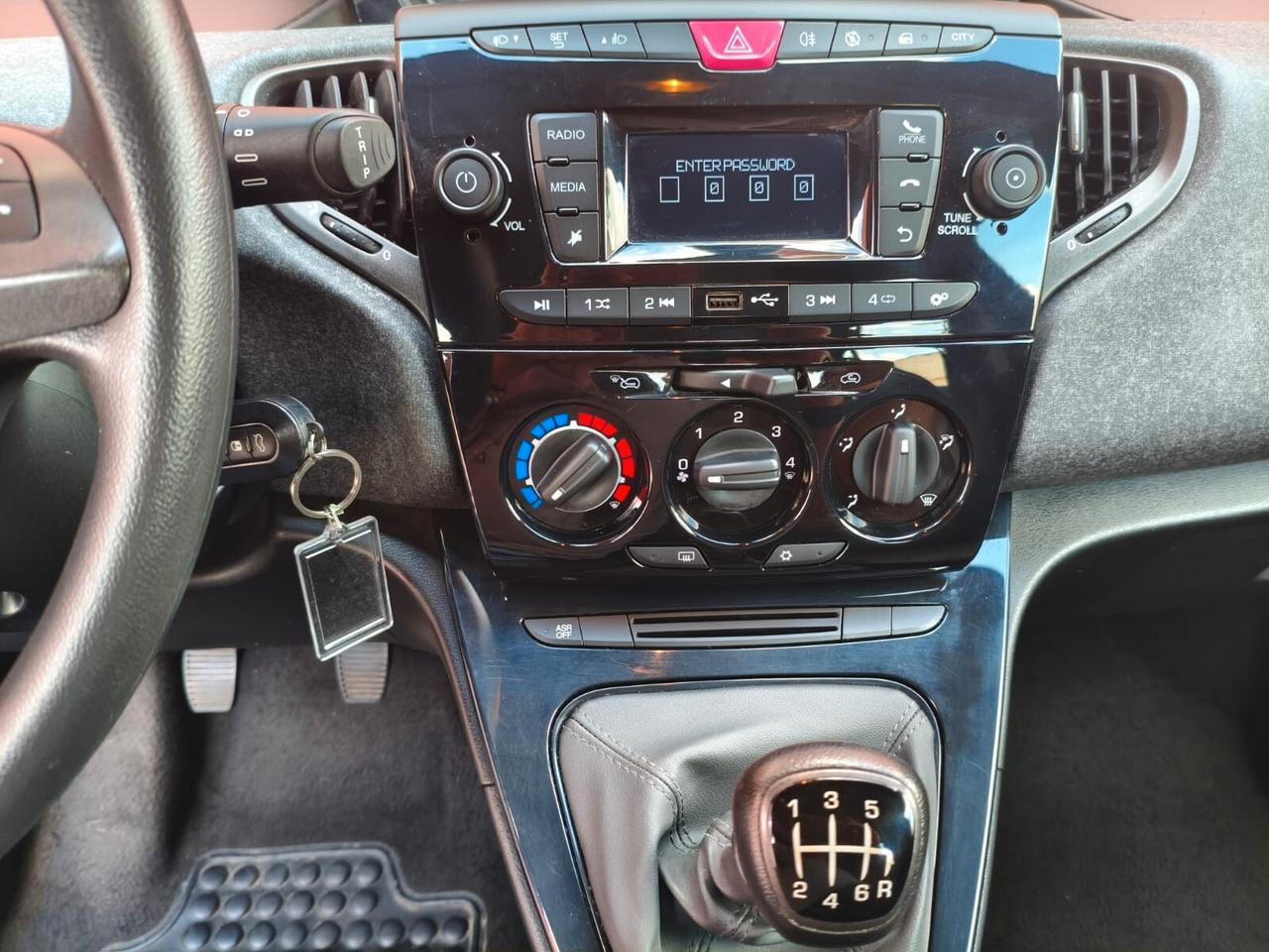 Lancia Ypsilon 1.0 FireFly 5 porte S&S Hybrid UnYca