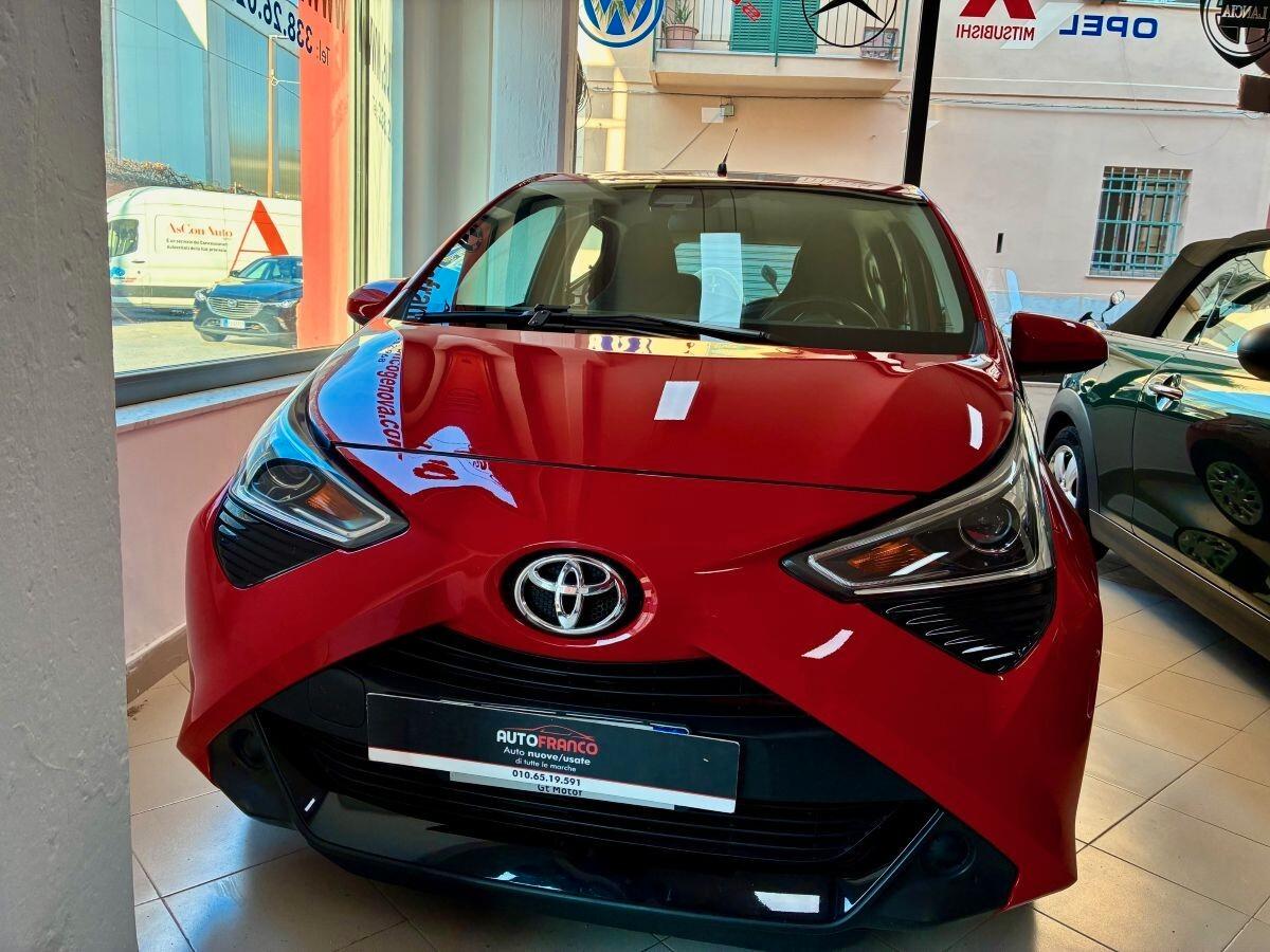 Toyota Aygo Connect 1.0 VVT-i 72 CV 5 porte x-clusiv red style