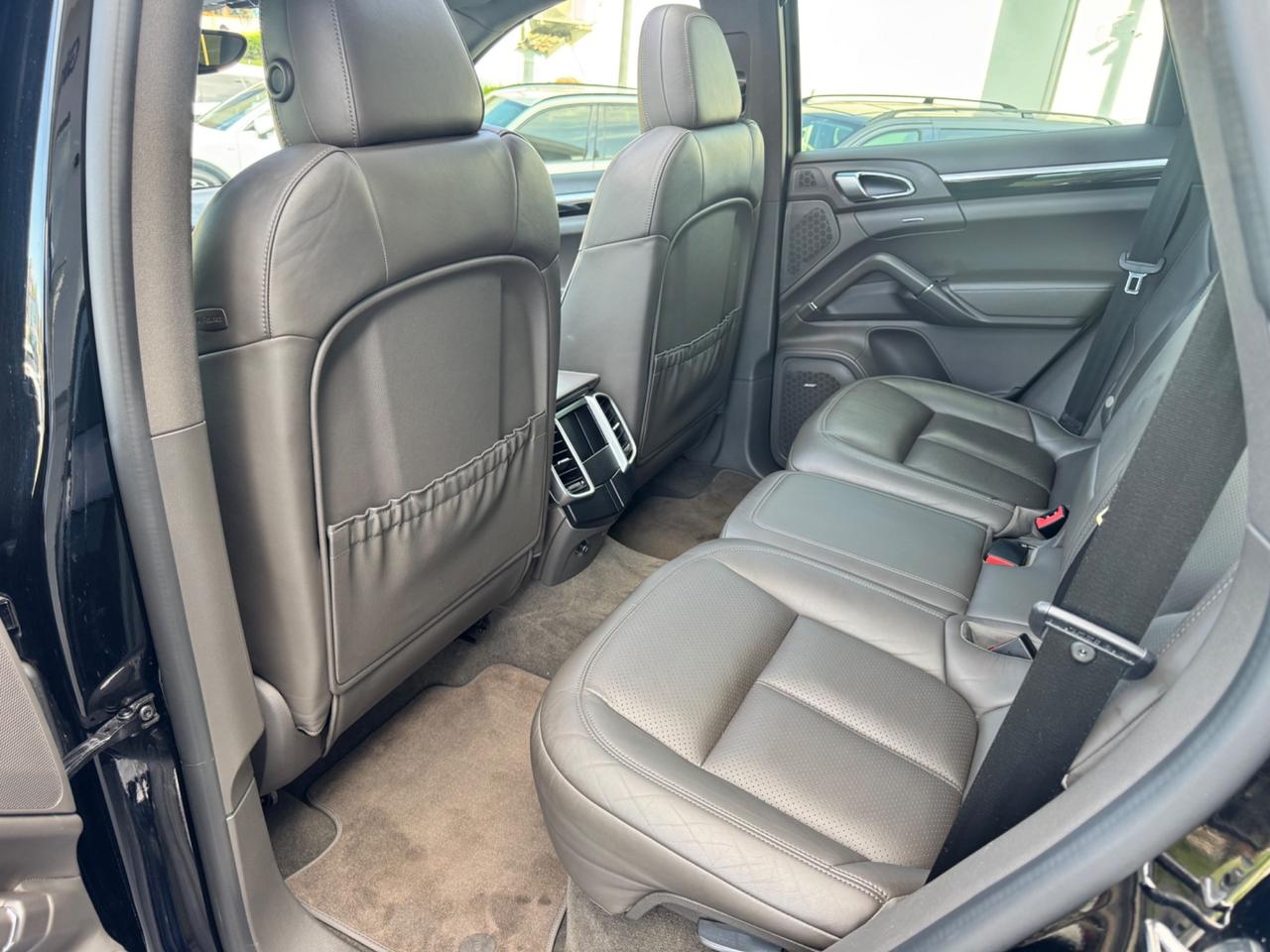 Porsche Cayenne 3.0 Diesel Platinum Edition open edition Porsche approved