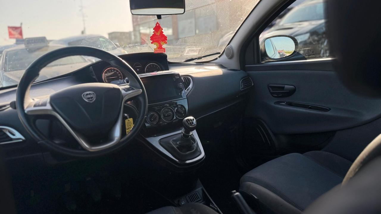 Lancia Ypsilon 1.0 HYBRID 2022