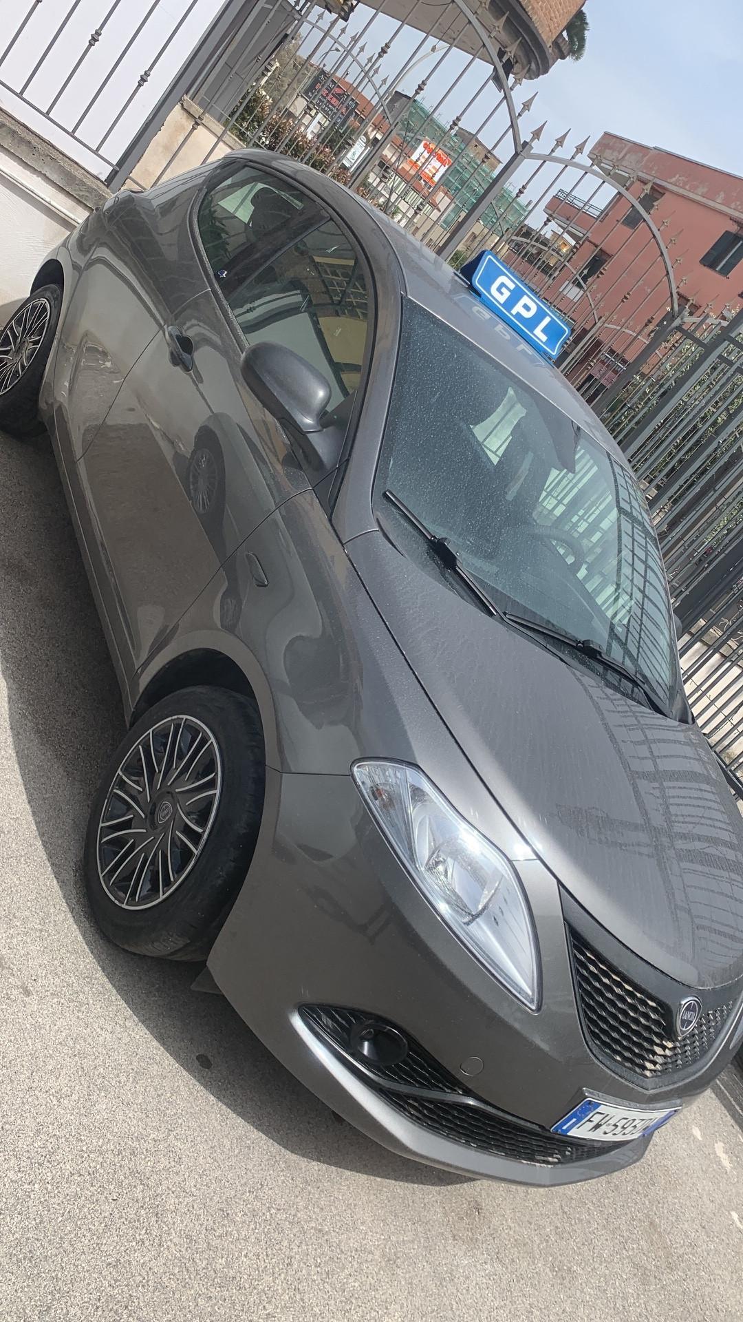 Lancia Ypsilon 1.2 69 CV 5 porte GPL Ecochic Elefantino Blu