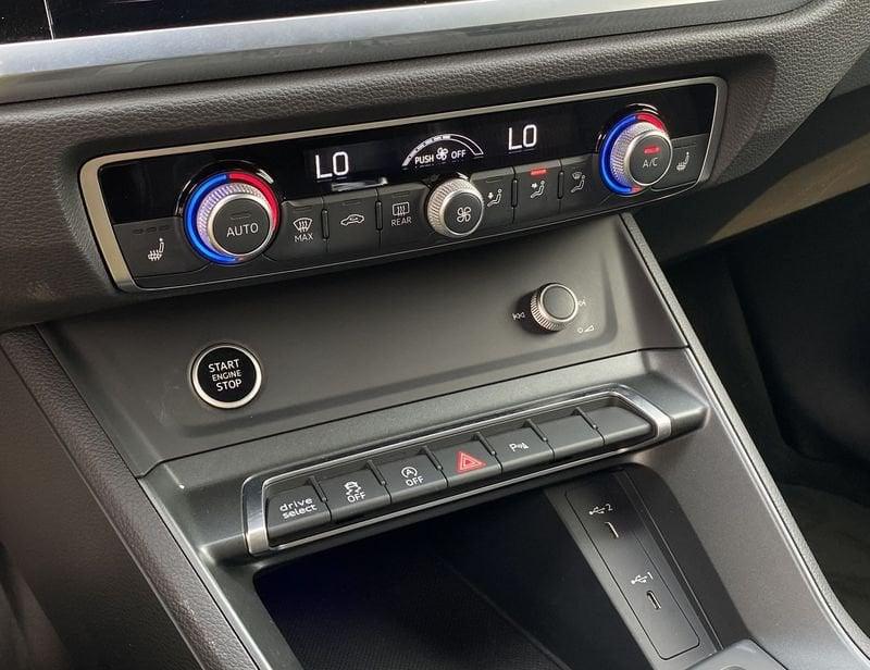 Audi Q3 SPB S Line interno ed esterno 2.0 TDI 150CV S-Tronic 35