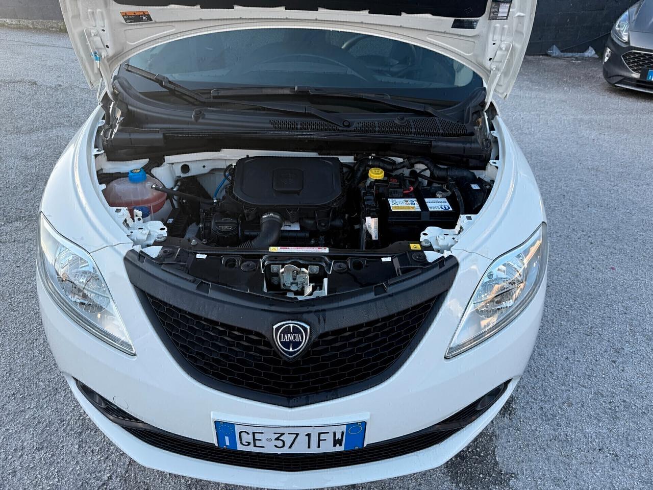 Lancia Ypsilon 1.0 FireFly 5 porte S&S Hybrid Ecochic Silver