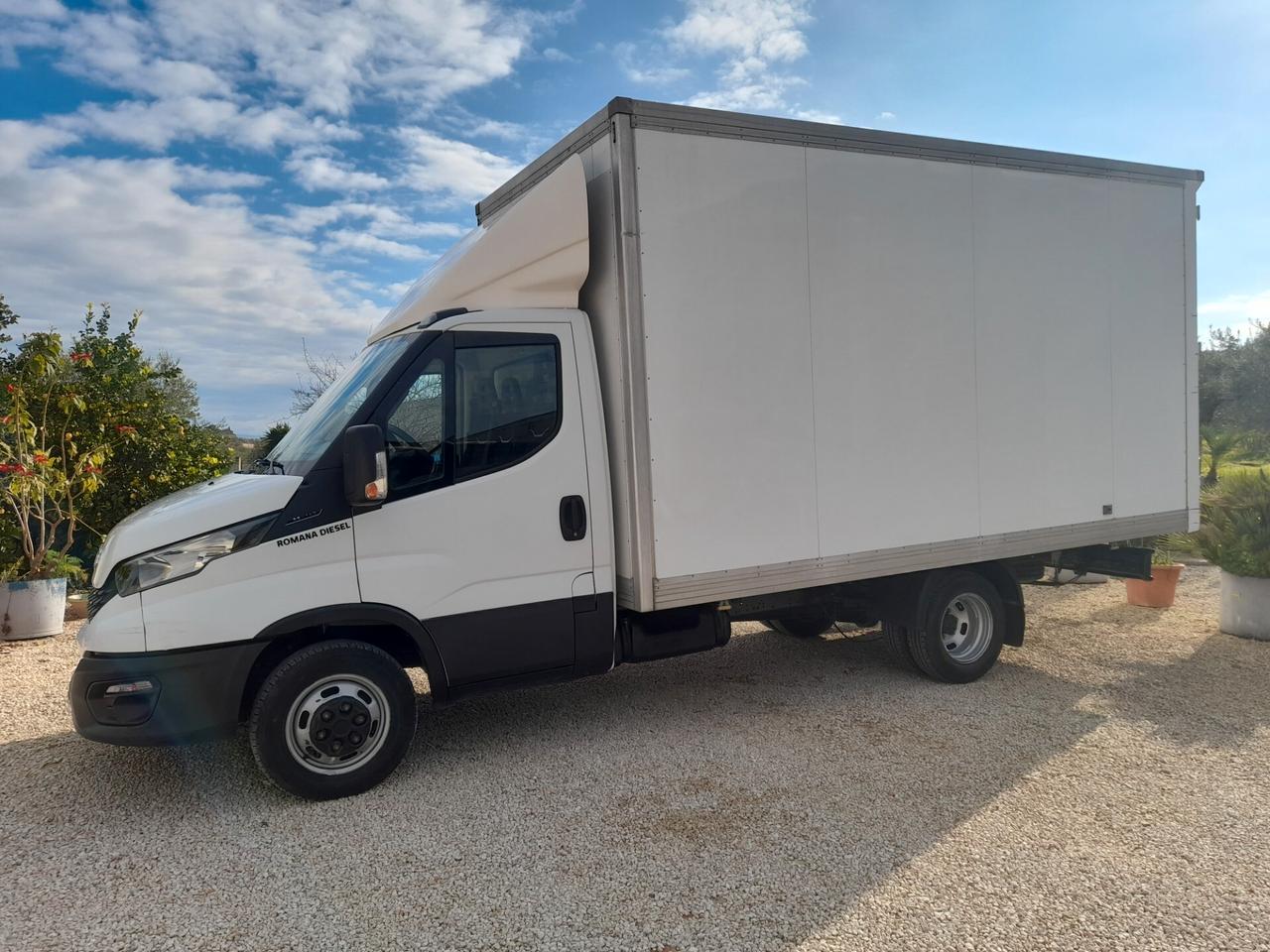 Iveco Daily 35c14 con cassa mobili anno 2021
