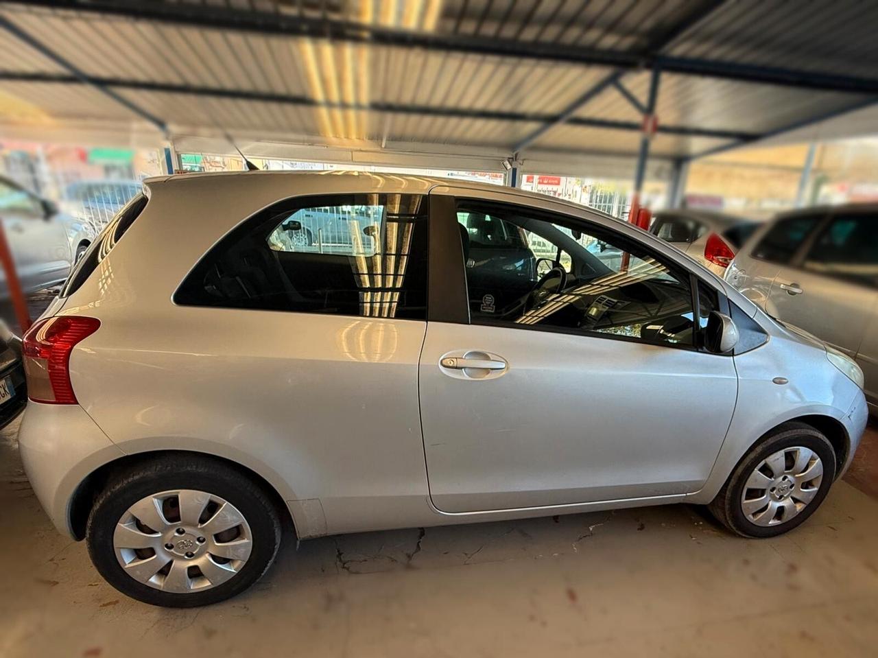 Toyota Yaris 1.0 3 porte Sol