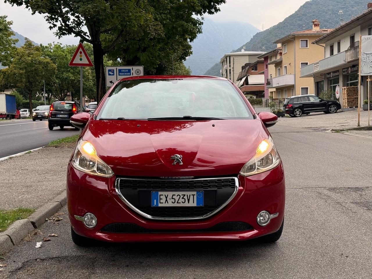 Peugeot 208 5 porte - NEOPATENTATI - GOMME NUOVE 4 STAGIONI