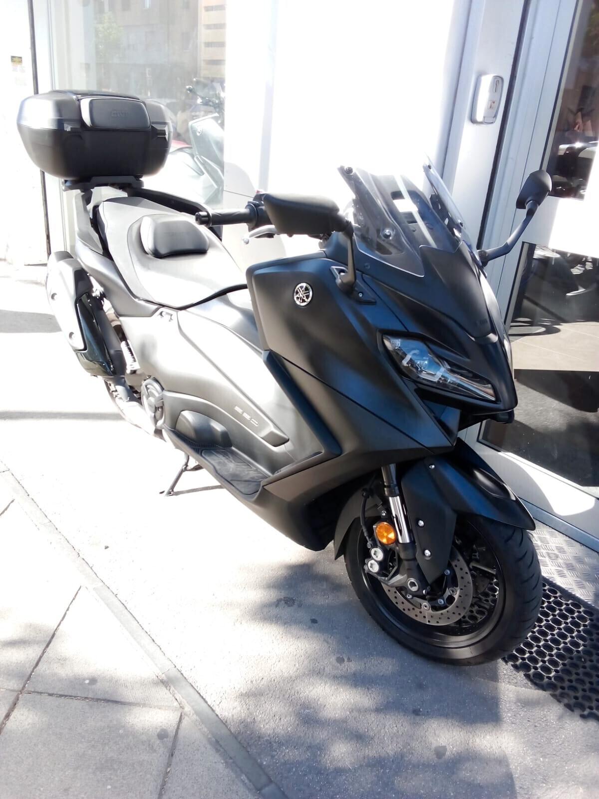 Yamaha TMAX 560