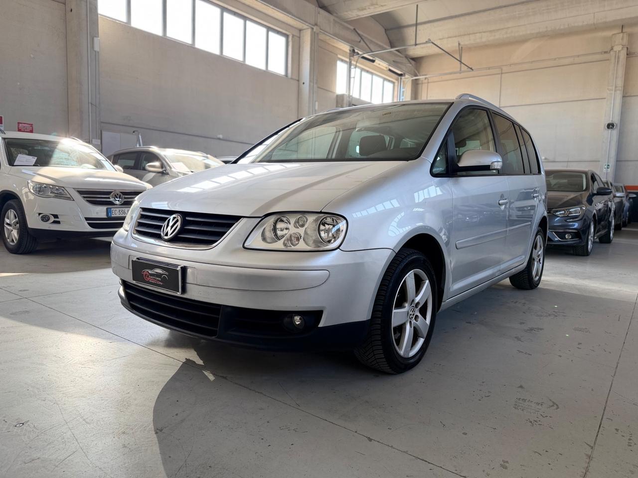 Volkswagen Touran 2.0 16V TDI DSG Highline