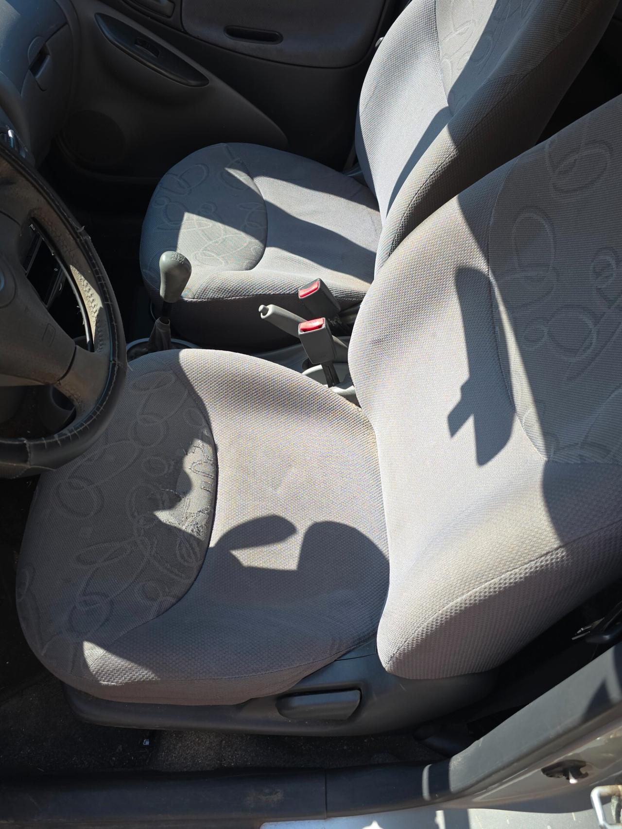 Toyota Yaris NEOPATENTATI