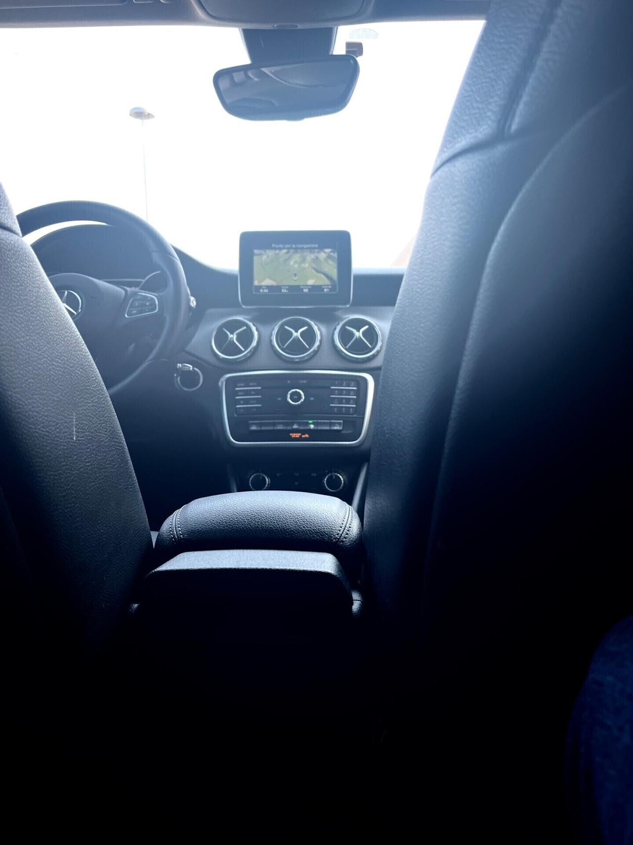 GLA 200 (136cv) MOTORE MERCEDES 4MATIC*AUTOMATICO