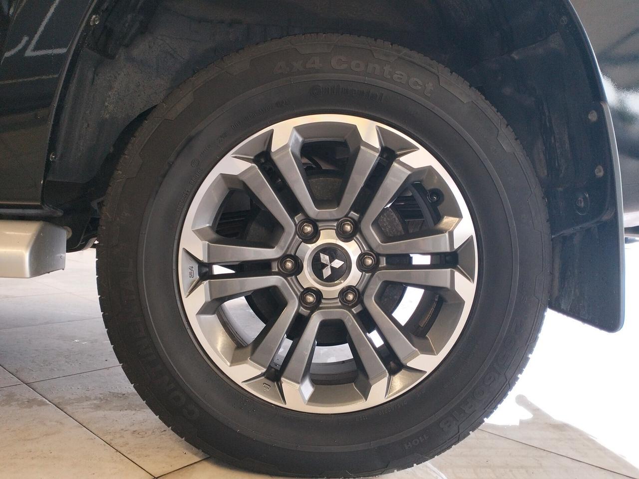 Mitsubishi L200 d.cab 2.3d Hurricane 4wd 150cv - 4x4 IVA COMPRESA